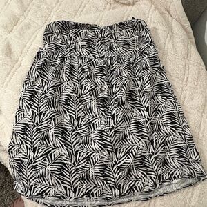 Torrid Black and White Tropical Leaf Top